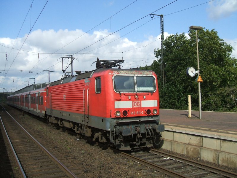 BR 143 611-2 mit S 8 Nach Mnchengladbach ,fhrt zugleich als
S 5 nach Hagen Hbf,dann als S 8 weiter.Witten Hbf.(25.09.2007)