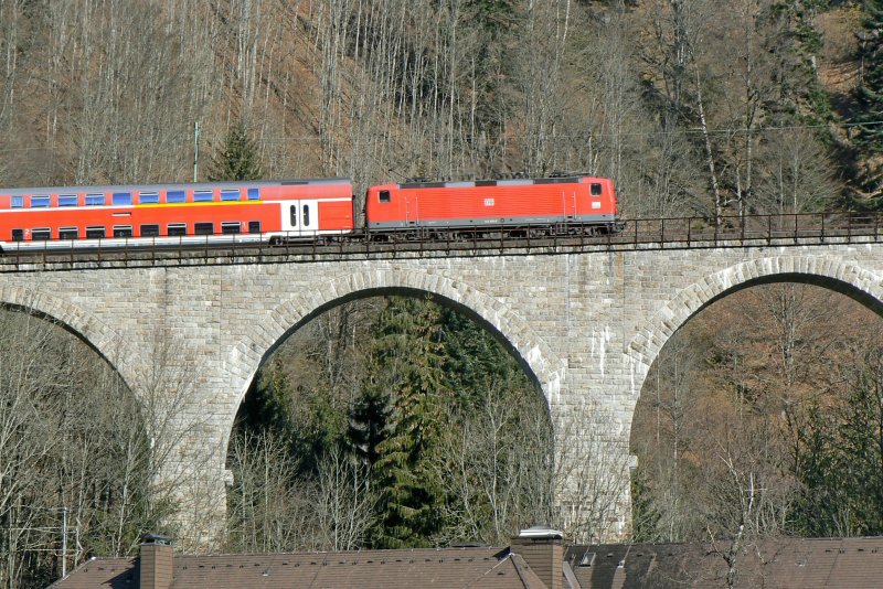 BR 143 auf dem Ravennaviadukt auf der Schwarzwaldbahn