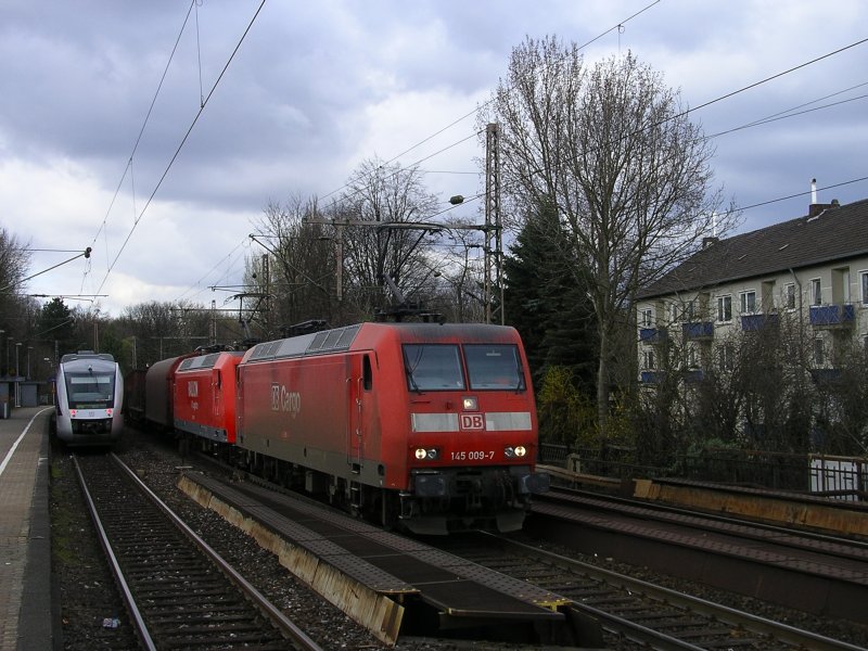 BR 145 009-7 Cargo und BR 145 022-0 Railion mit GZ kreuzen in
BO Hamme den ABELLIO Lint ,RB 46 Bochum - Gelsenkirchen.(04.03.2008)