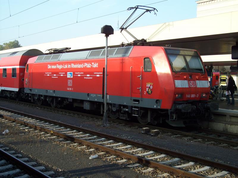 Br 146 001 steht mit RB in Mannheim HBF.