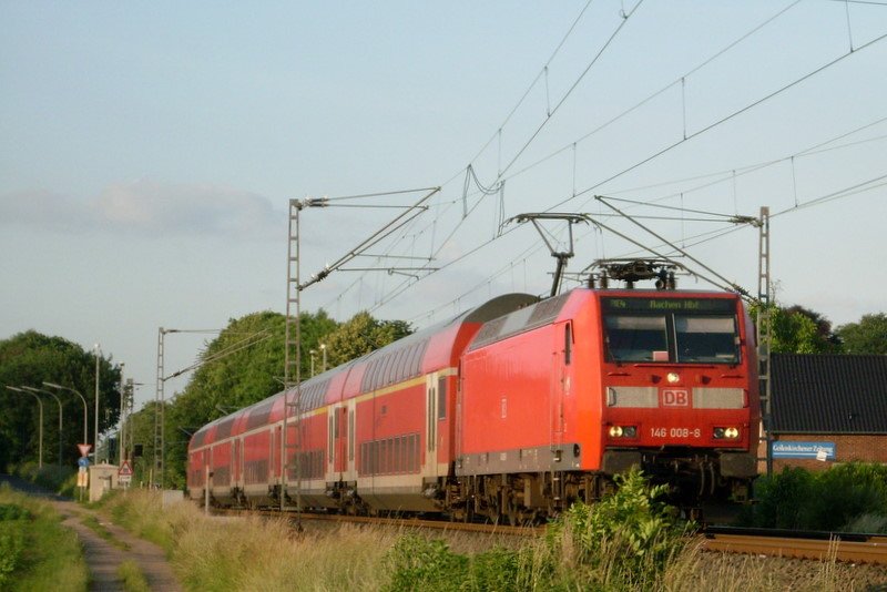 BR 146 008-8 passiert am 11.6 den km. 21.0 mit dem RE 10442