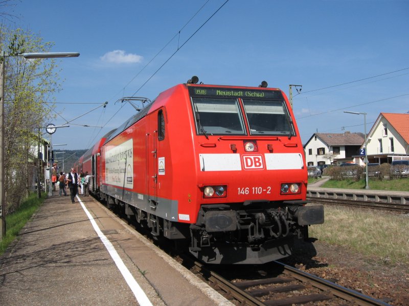 BR 146 110-2 mit Ihrem RB nach Neustadt/Schwarzwald in Himmelreich am 9.4.07