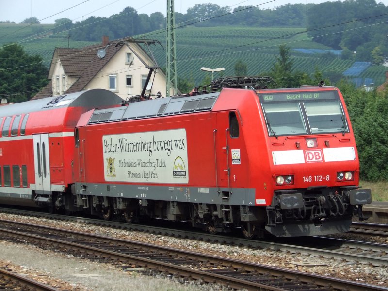 BR 146 112-8 zieht einen RegionalExpress aus Efringen-Kirchen in Richtung Basel Bad.Bhf. am 28.08.2008.