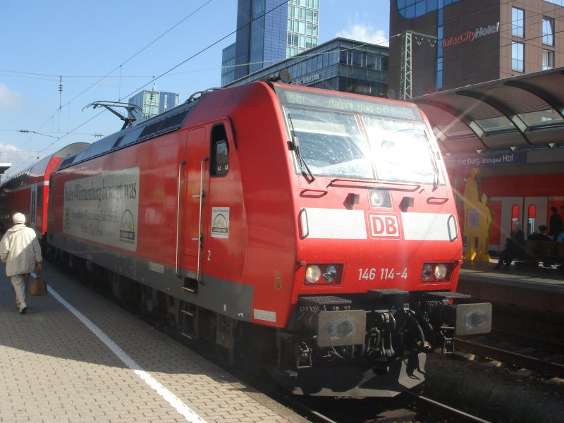 BR 146 114-4 nach Basel Badischer Bahnhof. Hier bei ein Aufenthalt von 20 Minuten in Freiburg (Breisgau) Hauptbahnhof