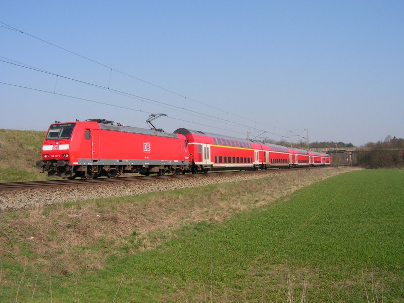 BR 146 132-6 kommt mit ihrem RE die KBS 380 bei Drakenburg entlang Richtung Hannover...