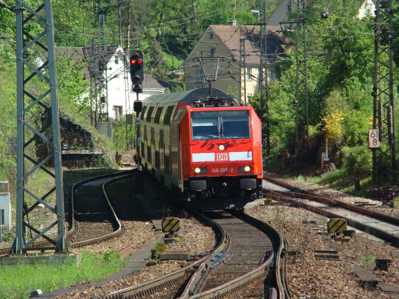 BR 146 209-2 mit RegionalExpress 4940 nach Mosbach-Neckarelz ber Stuttgart, hier am 10.05.08 bei der Einfahrt Geislingen an der Steige.