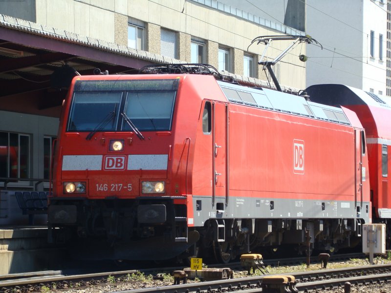 BR 146 217-5 mit RegionalExpress 4936 nach Mosbach-Neckarelz ber Stuttgart Hbf. Aufgenommen am 10.05.08 Bahnhof Ulm Hbf.