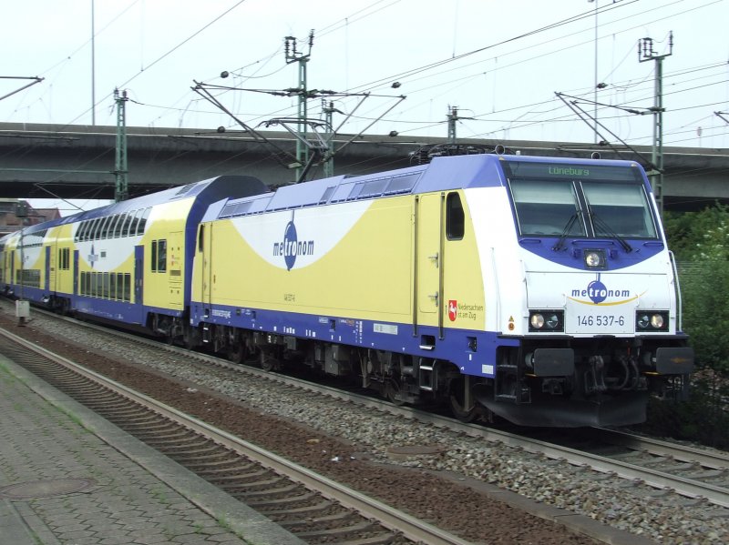 BR 146 537 zieht einen Metronom in Richtung Lneburg aus HH-Harburg am 06.08.2008.