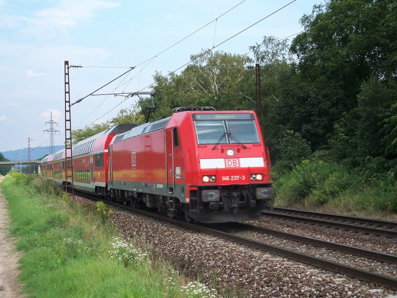 BR 146 mit DoStos auf der Schwarzwaldbahn Richtung Konstanz am Bodensee. Aufgenommen zwischen Muggensturm und Malsch am 03.08.07
