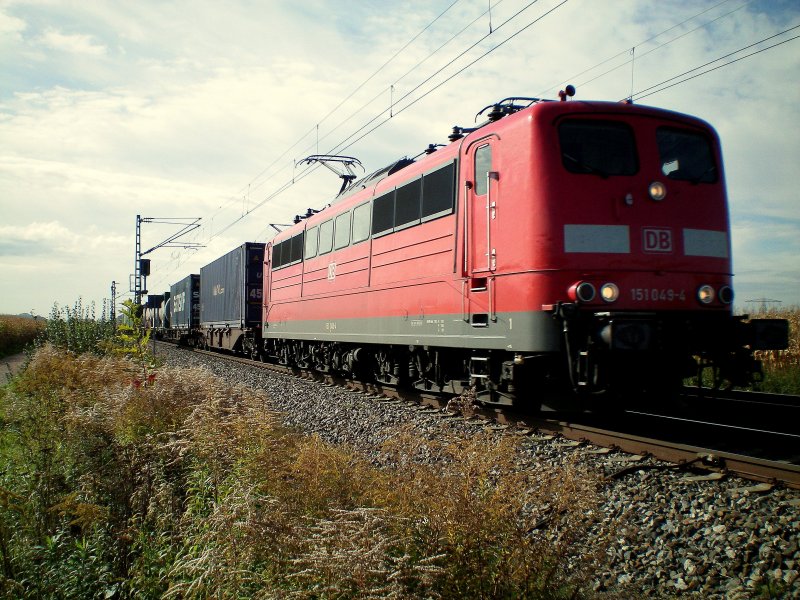 BR 151 049 - 4 zieht einen G�terzug in Richtung Offenburg.07.10.08