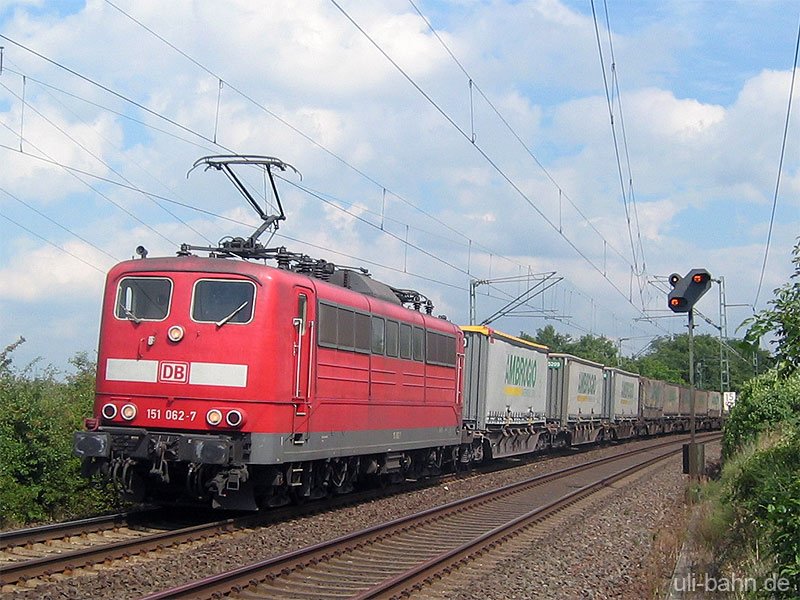 BR 151 062-7 bei Ingelheim am 17.8.2006