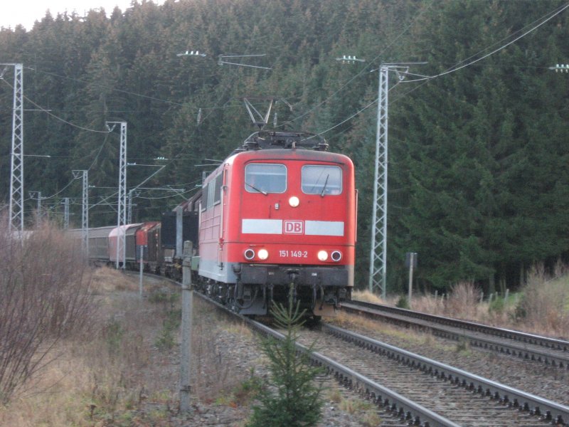 BR 151 149-2 fuhr mit dem FZT 55902 am 5.12.06 am B� 31 (KBS720) vorbei.