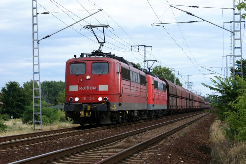 BR 151 im Doppelpack  Berlin Biesdorf Sd, Richtung Kreuz Biesdorf. 07.07.2008 