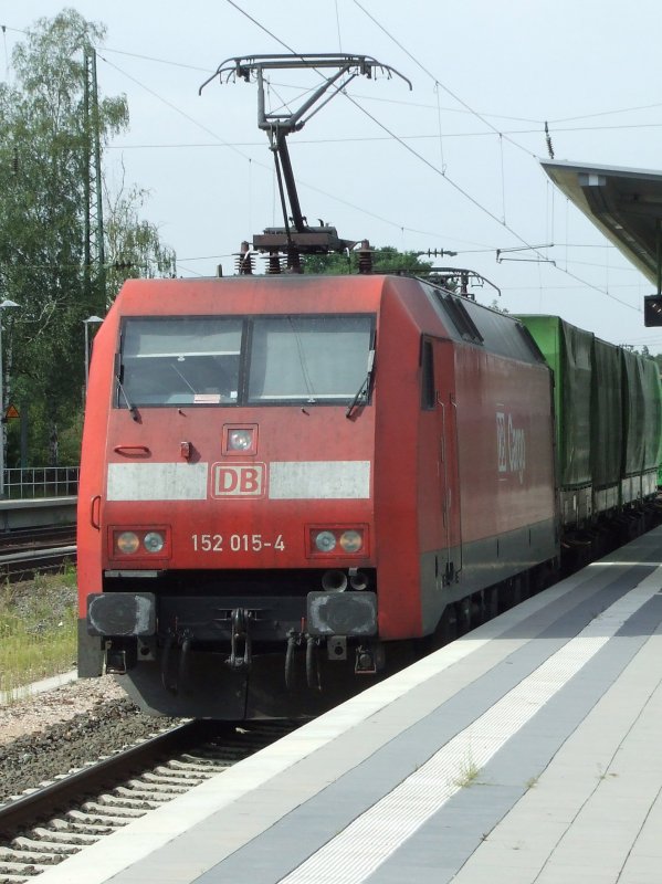 BR 152 015 zieht einen Hangartner Wechselbrckenzug durch Frankfurt am Main Stadion am 07.08.2008.