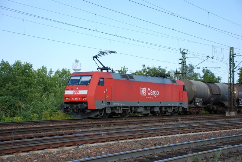 BR 152 036-0 zieht einen Kesselwagenzug in Richtung Bietigheim. Das Foto entstand am 1.09.09 in der nhe des Hohen Asperg.