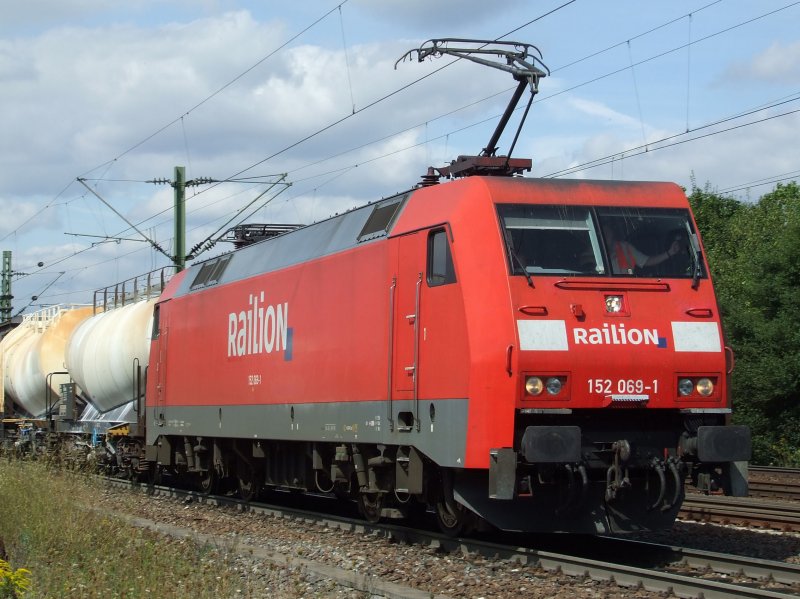BR 152 069-1 zieht einen Gterzug in Richtung Stuttgart durch Tamm (Wrtt.) am 26.08.2008.
