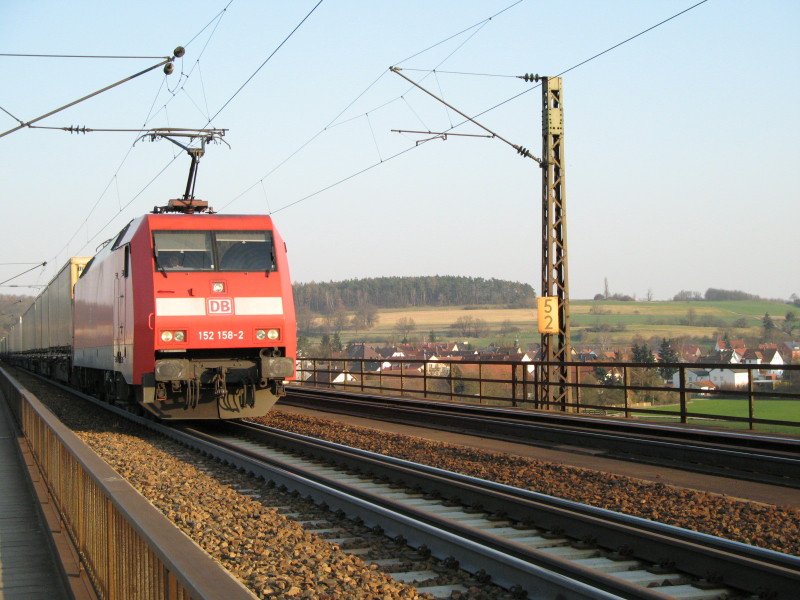 BR 152 158-2 mit einem Gterzug auf der Donaubrcke bei Regensburg-Prfening