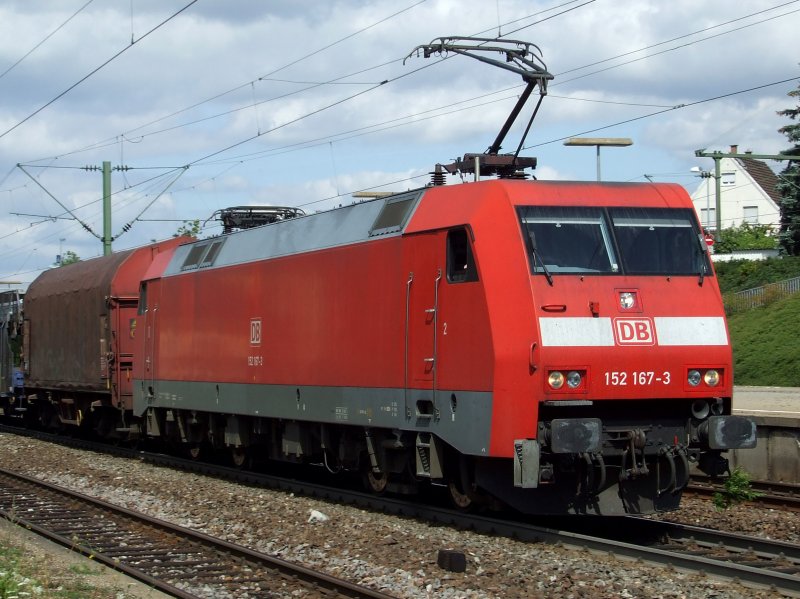 BR 152 167 zieht einen Gterzug durch Asperg in Richtung Stuttgart am 26.08.2008.