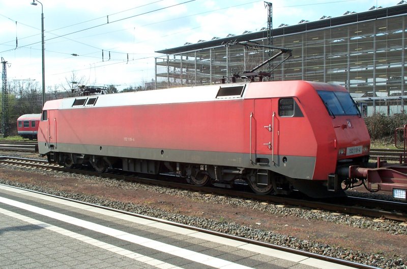 BR 152 bei der Durchfahrt von Darmstadt Hbf