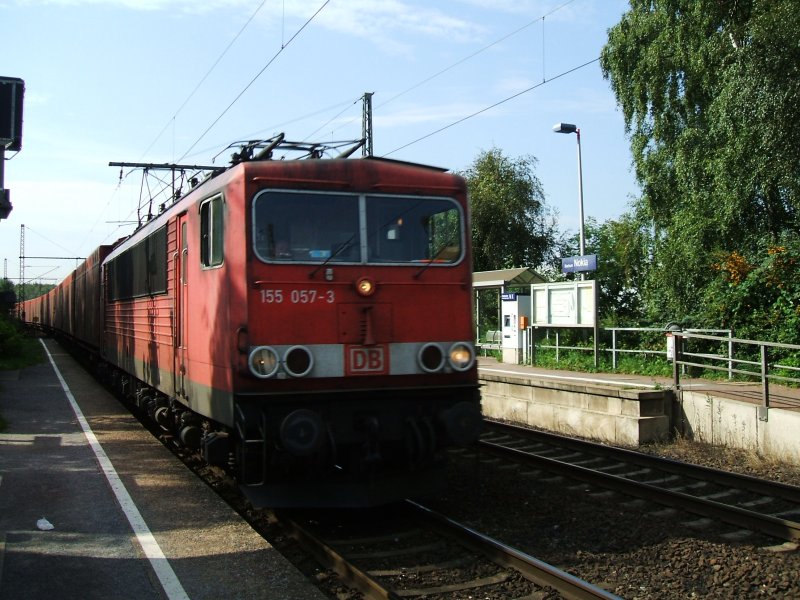 BR 155 057-3 mit Gterzug bei der Durchfahrt in Bochum Nokia.
(29.08.2007)