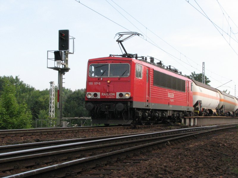 BR 155-117-5 mit einem Kesselzug am Hacken, aufgenommen in Berlin Eichegstell am 24.07.08