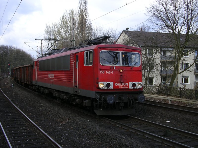 BR 155 140-7 donnert mit Ihrem GZ durch Bochum Hamme.(05.03.2008)