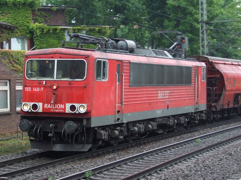 BR 155 140-7 zieht einen Gterzug durch HH-Harburg am 06.08.2008.