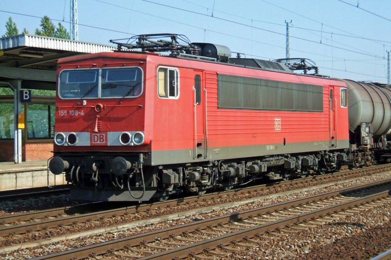 BR 155 mit Kesselwagenzug im Bhf.Berlin Schnefeld