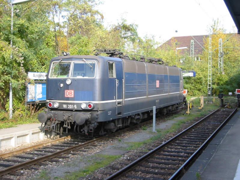 BR 181 201 am 08.11.2003 im Hauptbahnhof Karlsruhe