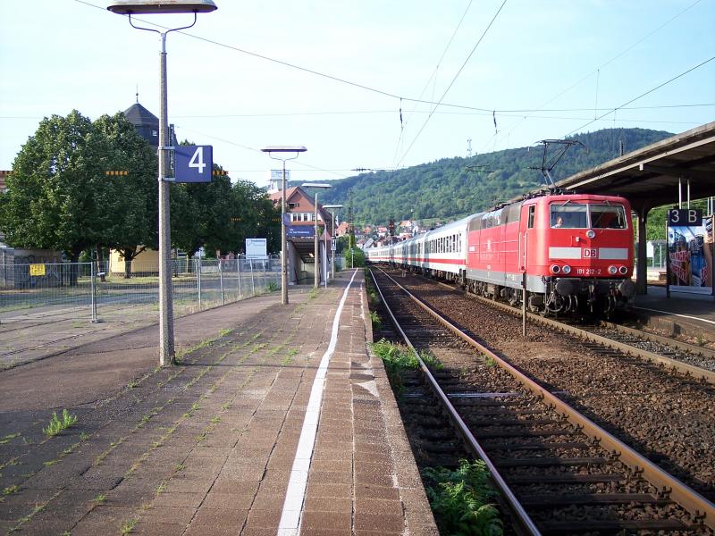 Br 181 212 fhrt mit dem IC Frankfurt/M-Saarbrcken in  Weinheim(Bergstr)ein.am 28.6.2005