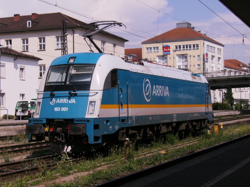 BR 183 001 wartet am 30.07.2008 in Regensburg auf
ihren Zug nach Mnchen.