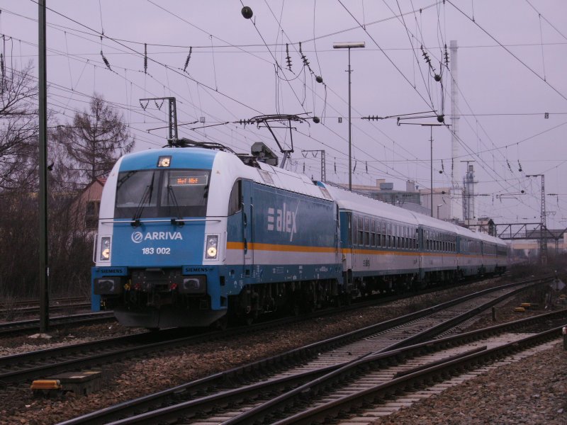BR 183 002 fhrt mit Alex 37978 am 23.03.2009
in Regensburg ein.
