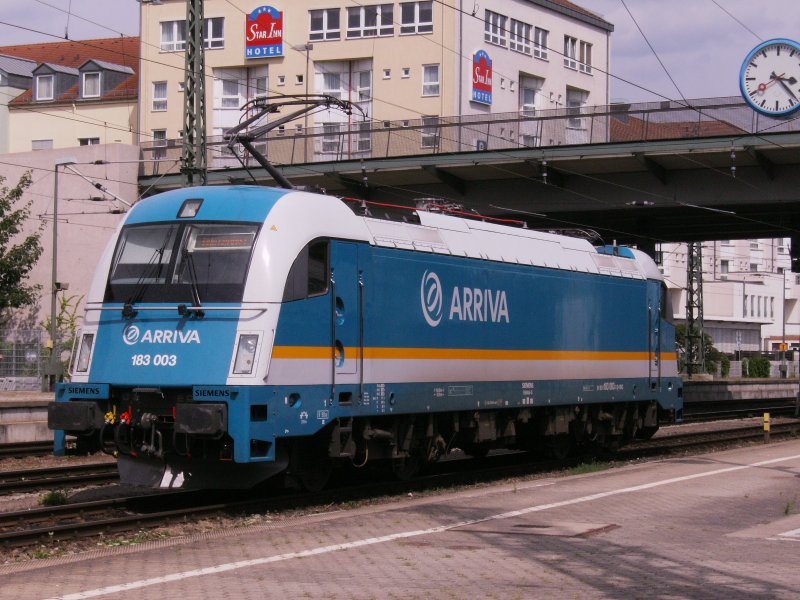 BR 183 003 von Arriva wartet am 12.07.2008 auf ihren neuen 
Einsatz nach Mnchen.