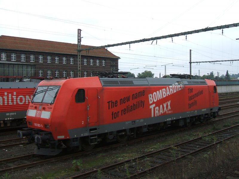 BR 185 002-3  Bombardier TRAXX  kalt in Wanne Eickel abgestellt.
Dieses Bild wurde vom Bahnsteig 8 gemacht ,wer Wanne Eickel Hbf.kennt,kann es besttigen,am Wochenende stehen hier die Lok`s
zur Parade.(03.10.2007)
