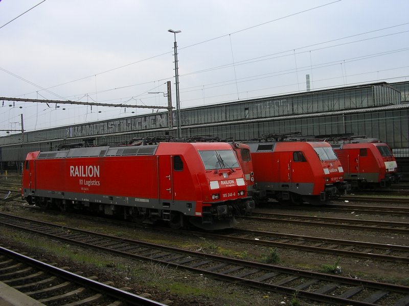 BR 185 067-2 ,140 028-2 , 152 087-3 ,189 067-2 mit Kselatz in
Wanne Eickel ,Abstellgruppe am frhen Freitag Nachmittag.(11.04.2008)