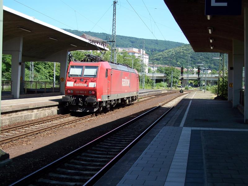 Br 185 085 solo in Heidelberg HBF.am18.6.2005