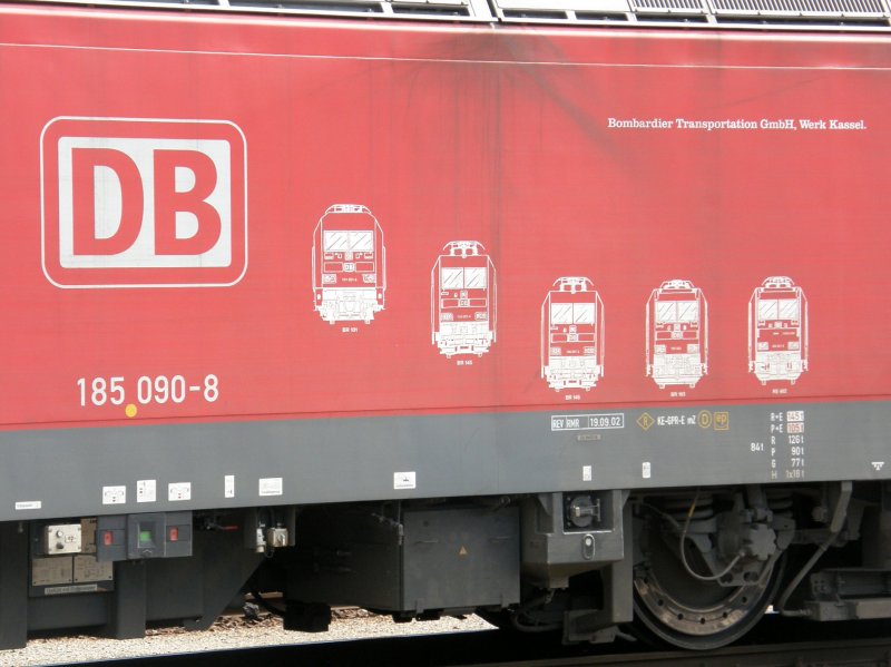 BR 185 090 mit Werbung fr das Bombardier Werk in Kassel. (Singen (Htw.) am 13.08.2008)