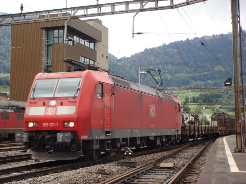 BR 185-121 mit GZ bei Arth-Goldau am 18.09.2007