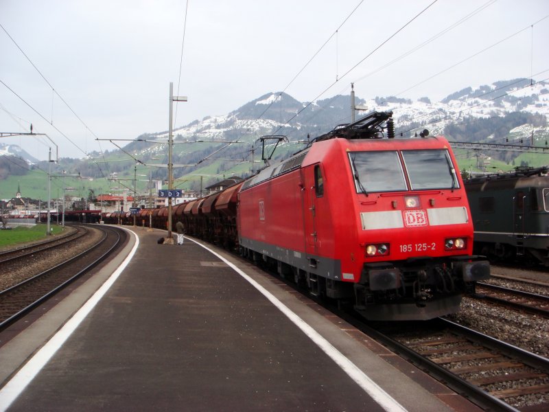 BR 185 125 mit GZ bei Schwyz am 08.04.2008