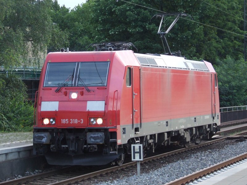 BR 185 318 steht im Bochumer Hbf am frhen Morgen des 06.08.2008.