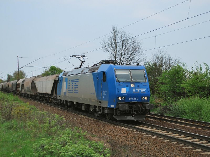 BR 185-528-7 der LTE am 18.4.09 auf der Gterbahn bei Limmer.