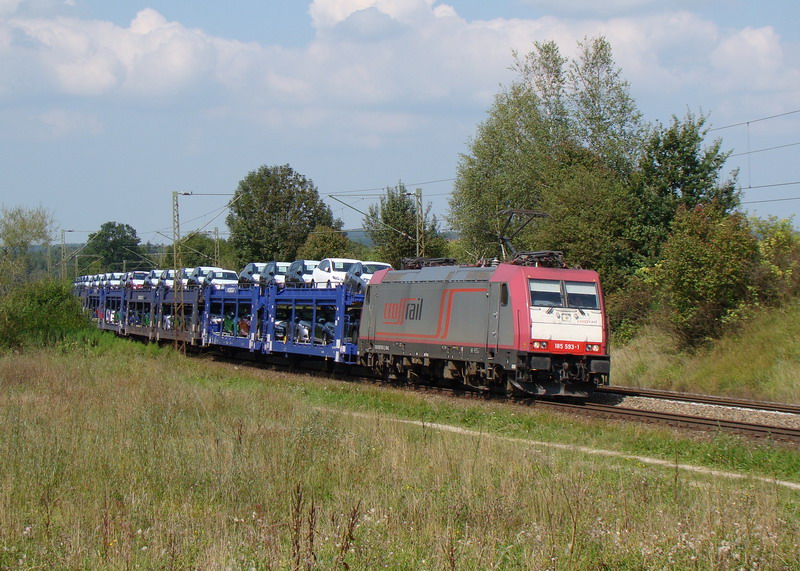 Br 185 593-1 von Crossrail konnte heute mit einem Autozug Ri. Salzburg bei Ostermnchen festgehalten werden