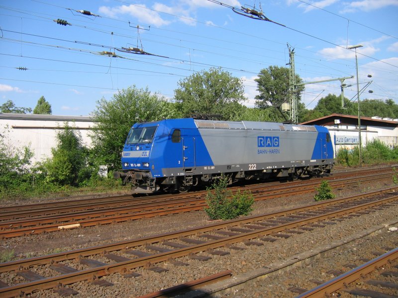 BR 185 CL 009 von RAG fhrt Solo am Eller S-Bahnhof vorbei.