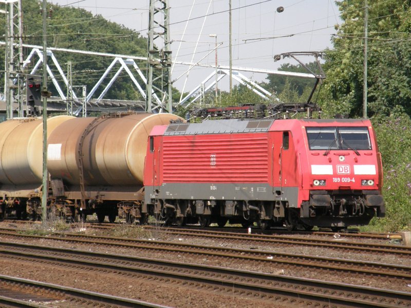 BR 189 009 zieht einen Kesselzug durch Kln West in Richtung Bonn am 14.07.2008.