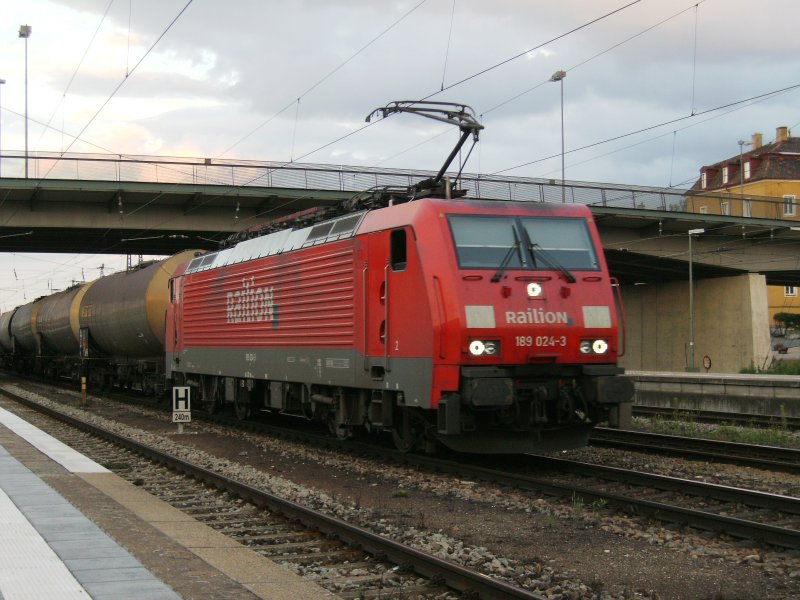 BR 189 024-3 mit Gterzug am 26.07.2008 in Regensburg.