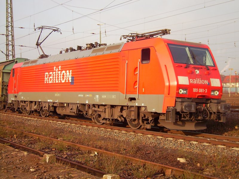 BR 189 081-3 bei der Einfahrt in den Seelzer Rangierbahnhof am 19.12.2008