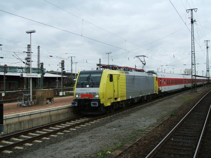 BR 189 932-7 alias ES 64 F4-032 mit AZ 13311 und UEx 43311 nach 
Rijeka,ber Dsseldorf Hbf., Kln Hbf., Neu Isenburg , Salzburg ,
Bischofshofen , Villach Ost ,Die Autotransportwagen werden in Dsseldorf und Neu Isenburg an diesen Zug angehngt .(07.09.2007) 