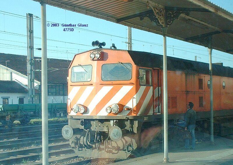 BR 1960 am 06.05.2003 im Bahnhof Vila Nova de Gaia, Strecke Porto - Lissabon