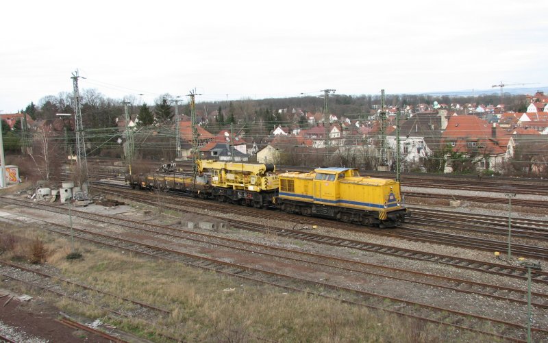 BR 203 mit Kran und Schutzwagen im Bahnhof Ludwigsburg am 6.Mrz 2007.