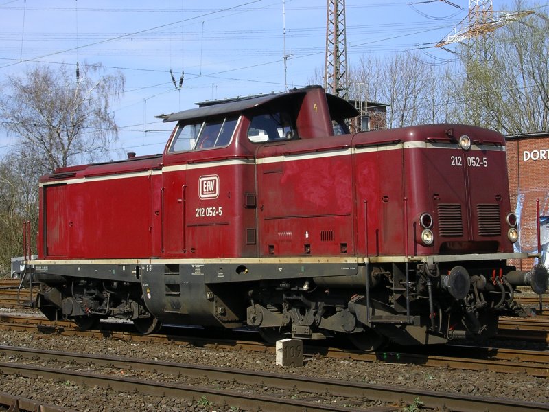 BR 212 052-5 der EfW beim Gleisbau in Dortmund Mengede.(23.03.2008)